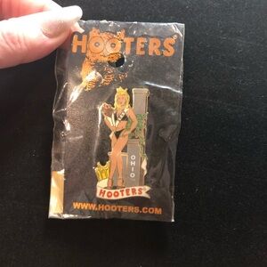 Hooters Ohio 2008 limited edition enamel pin